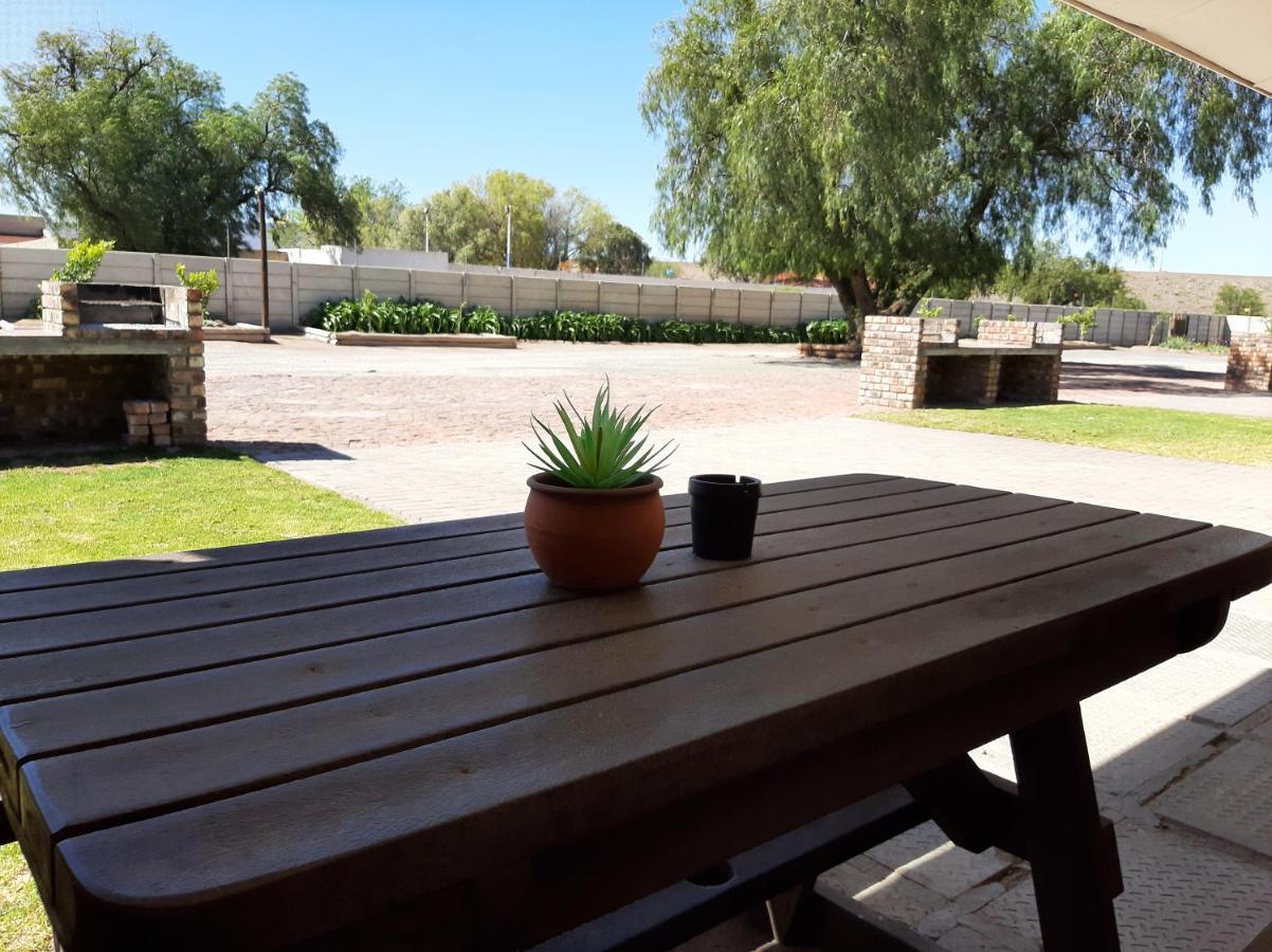 Apartamento En Route Beaufort West Exterior foto