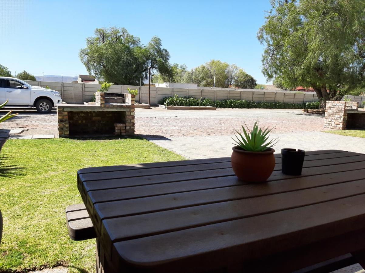 Apartamento En Route Beaufort West Exterior foto